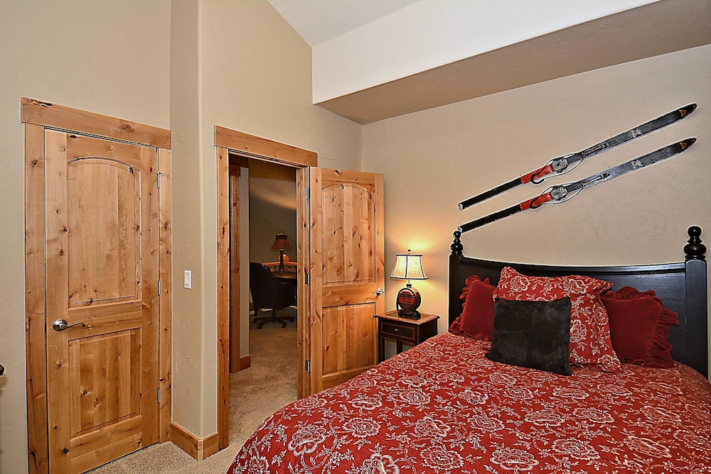 Lakota Antlers 200 5 Bedroom Holiday Home by Winter Park Lodging Company