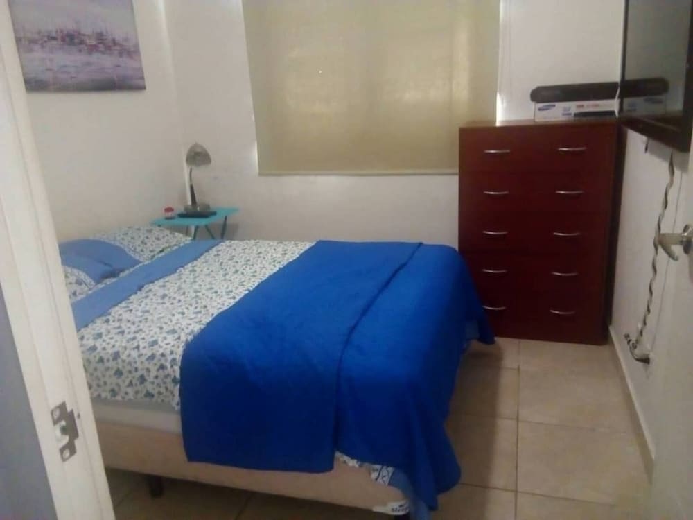 Room in Guest Room - Room in Comfortable Apartment Located on the Beach Very Close to the City