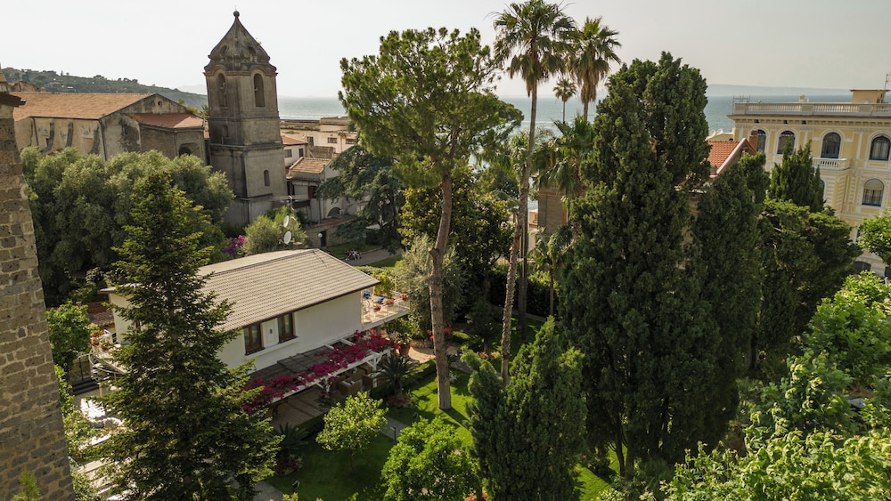 Villa In Sorrento Center | Gardens & Outdoor Space