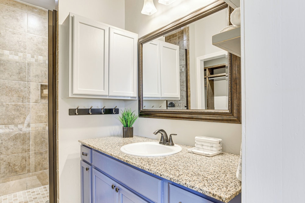 Sauna, Hot Tub & Cold Plunge: Oklahoma City Home!