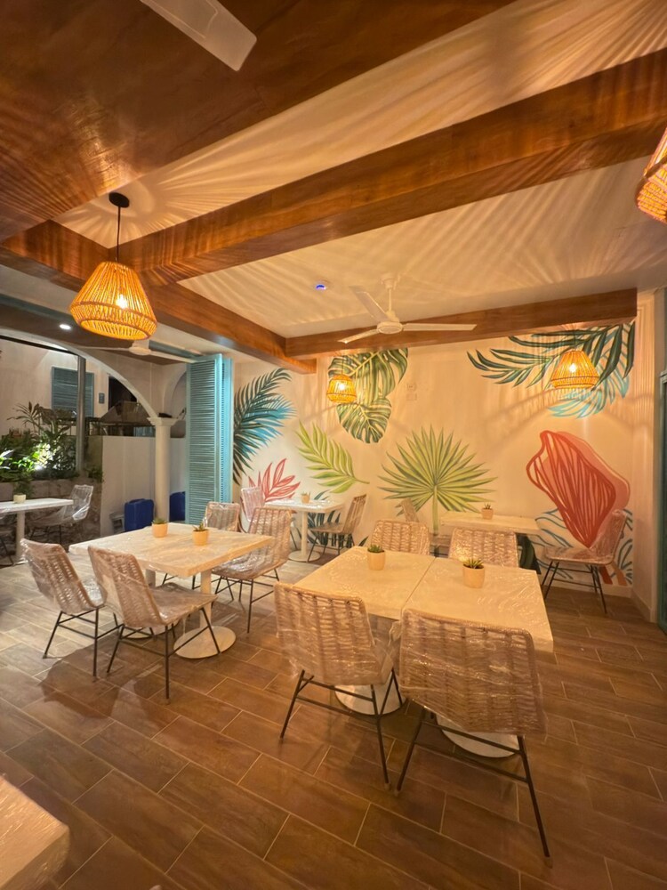 Adra Hostel Peten