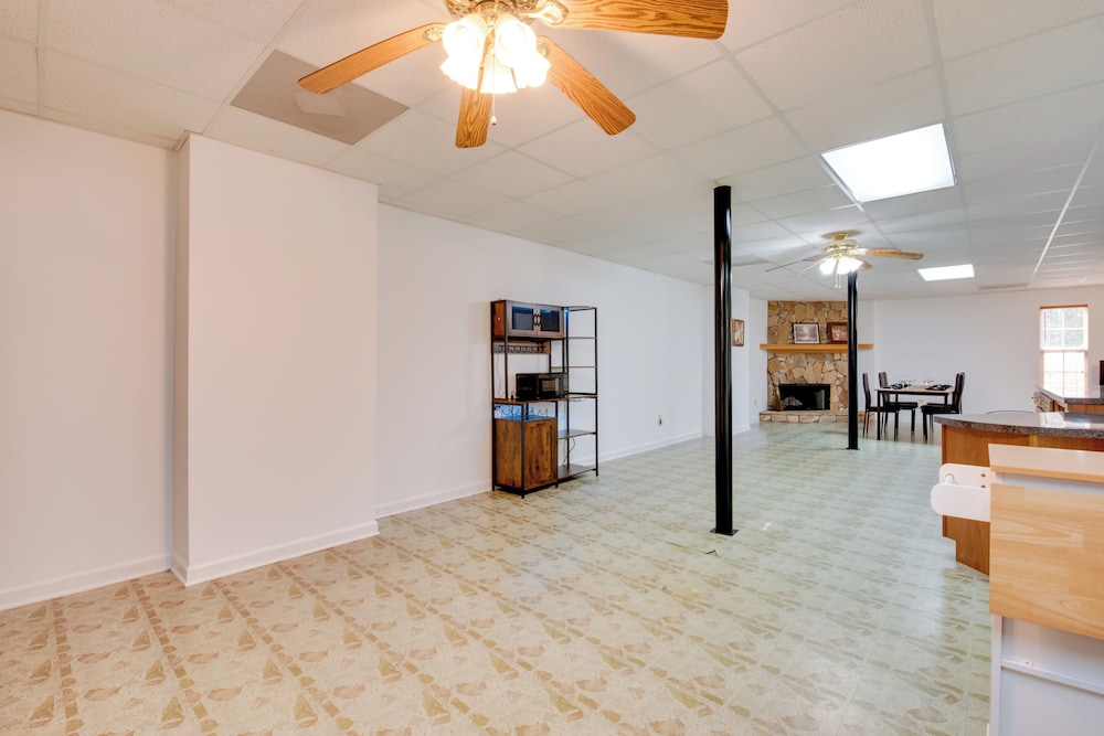 Near Trails & Live Music: Cozy Atlanta Apt!