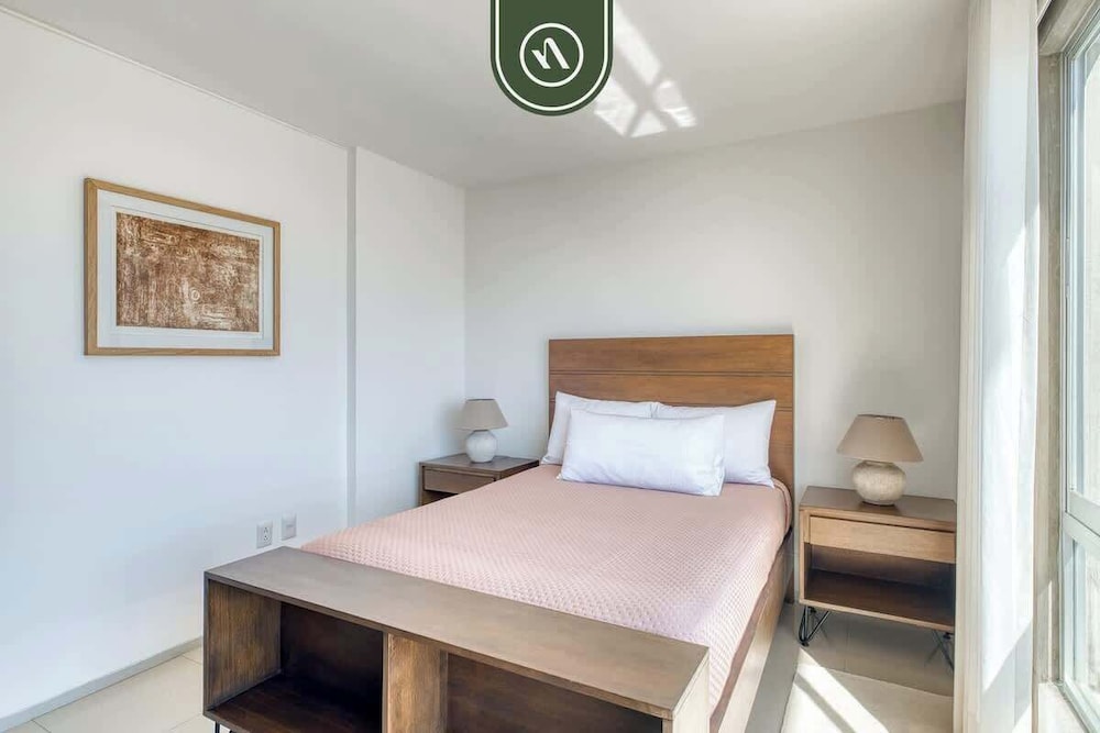 3 BR Condo - Panoramic Views - 5 Min to Downtown