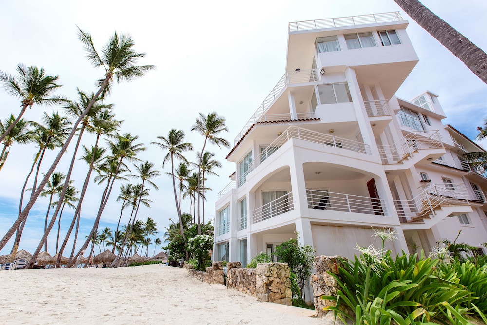 Los Corales Tropical Beach Resort & SPA