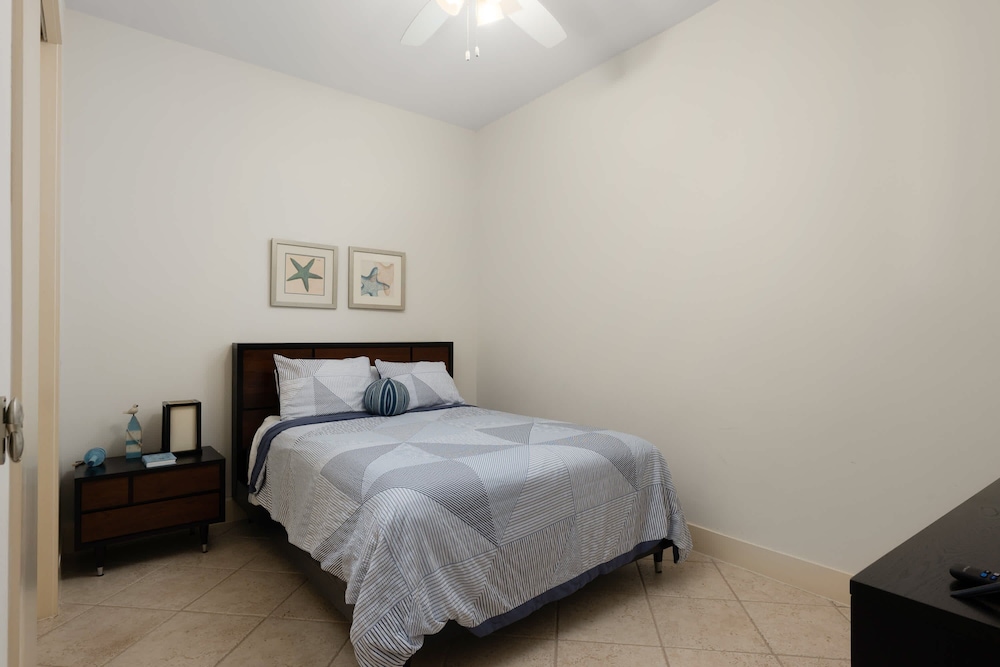 Prestigious Luxury Beach & Bay Patios Xl Size 3 Bedroom Apts