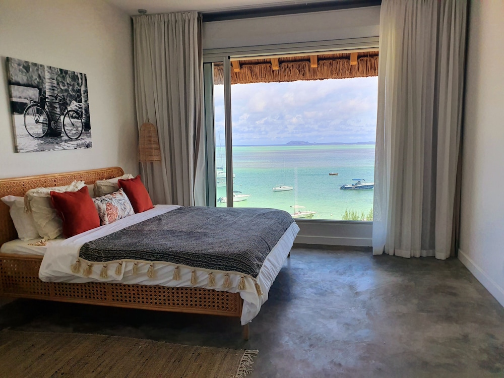 Luxury beachfront villa with private pool and cozy Pavillon with private jacuzzi on rooftop terrace view 3