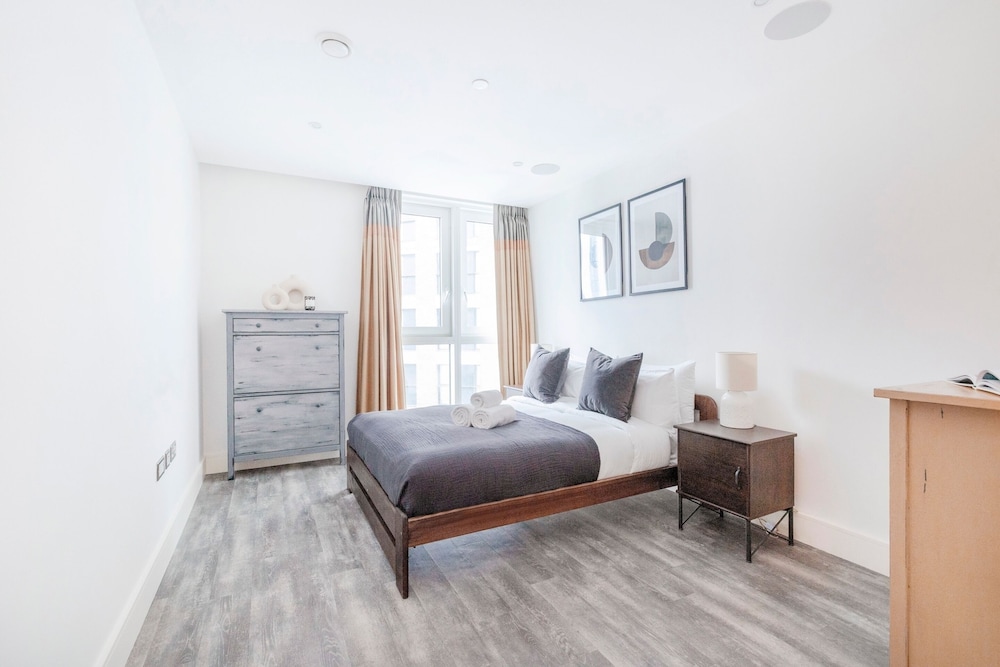 Charming 2BR 2BA Near Tower Bridge