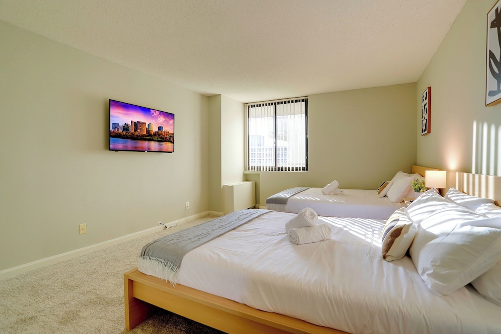 Modern Spacious Apt Crystal City