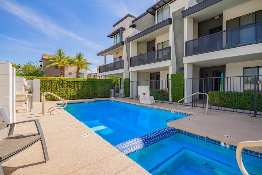 NEW Desert Standard Modern 3-level Oasis