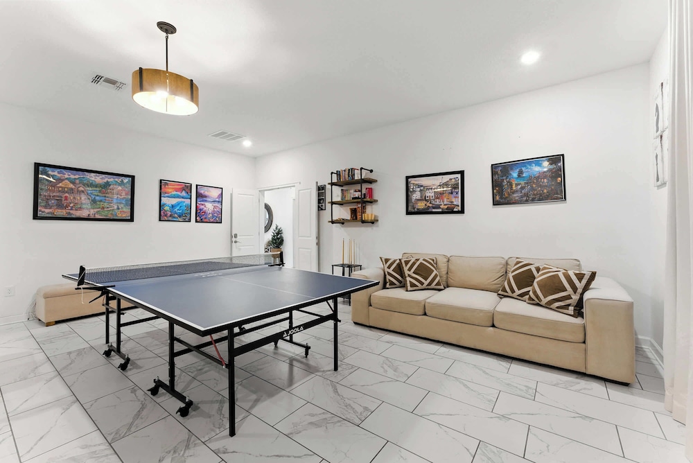 Luxury Decor 6BR at Storey Lake Sleeps 16