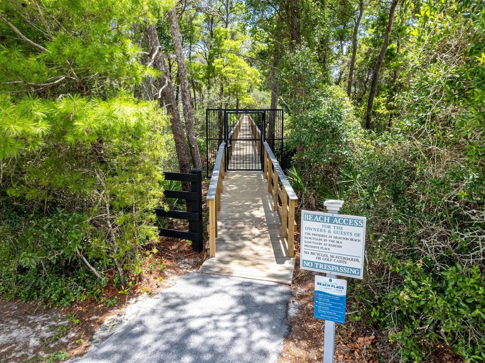 Honeybee by Southern Vacation Rentals
