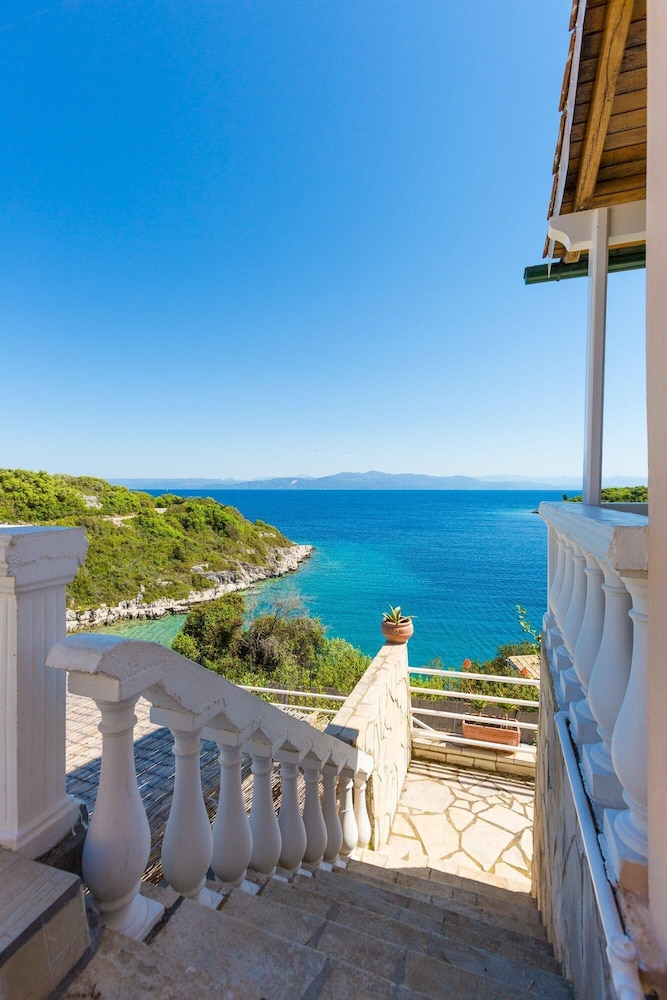 Dolphin Villa 3 Swimming Pool Walk to Beach Sea Views A C Wifi - 558 view 5