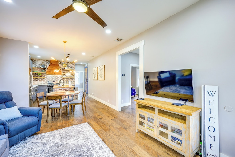 ~ 2 Mi to Dtwn San Antonio: Comfy Home w/ Yard!