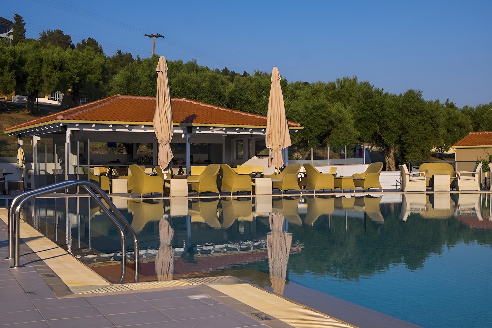 Lagomandra Beach Hotel