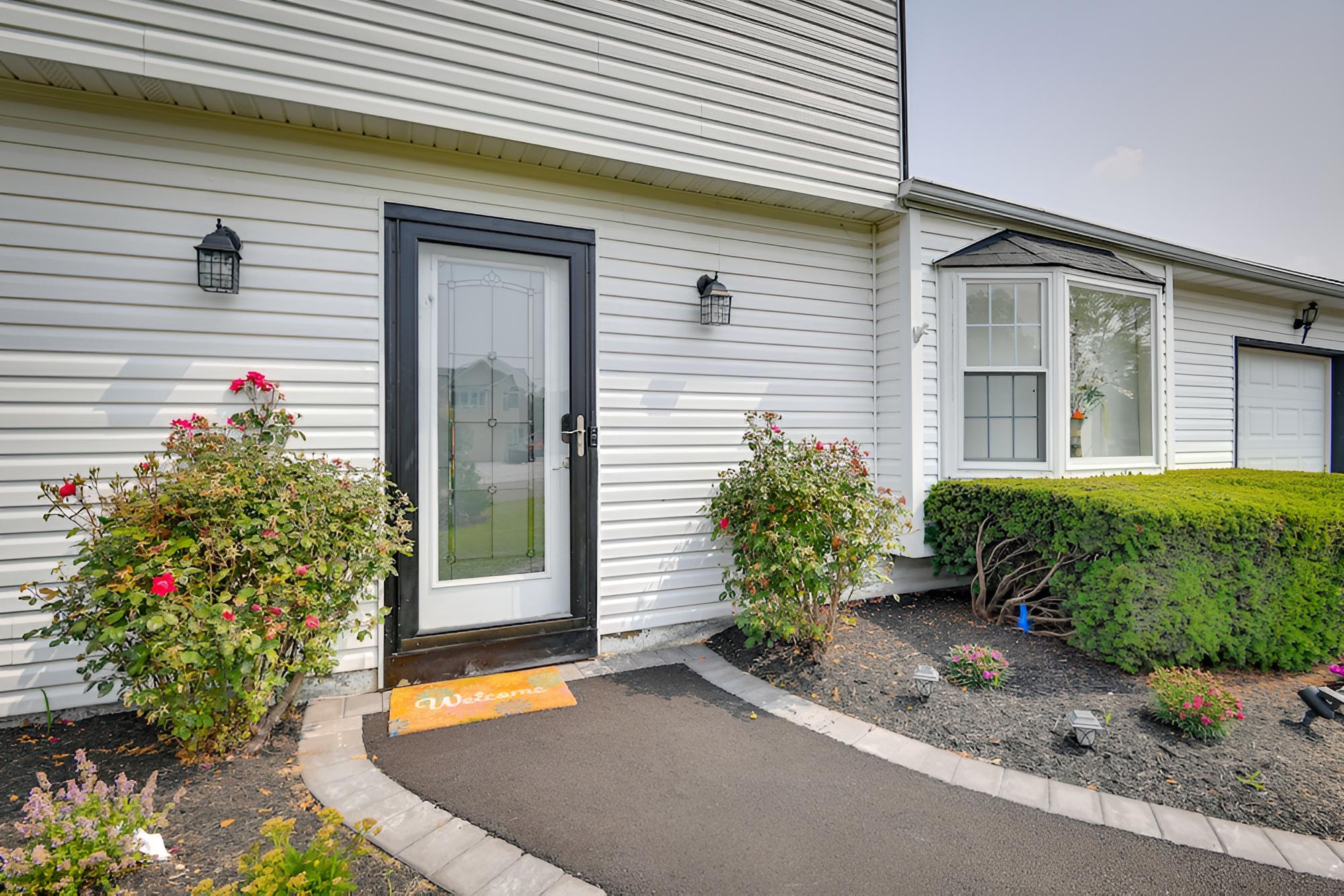 Medford Home w/ Pool, Near Golf Courses! view 2