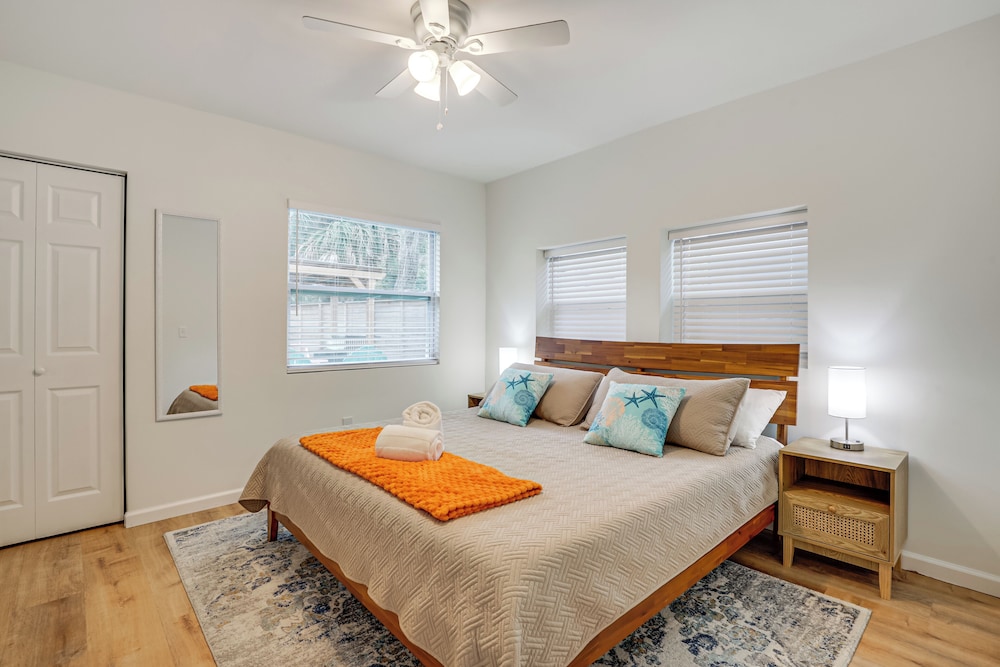 Walk to Beach: Getaway w/ Fire Pit in St Augustine