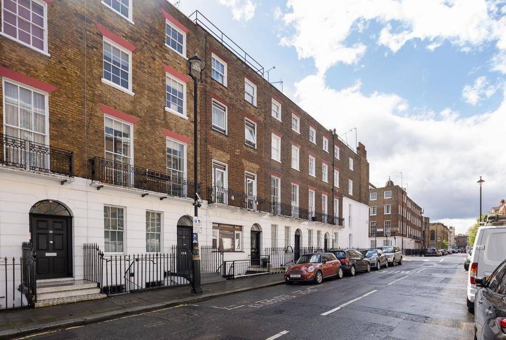 Chic London Apartment in Prime Location