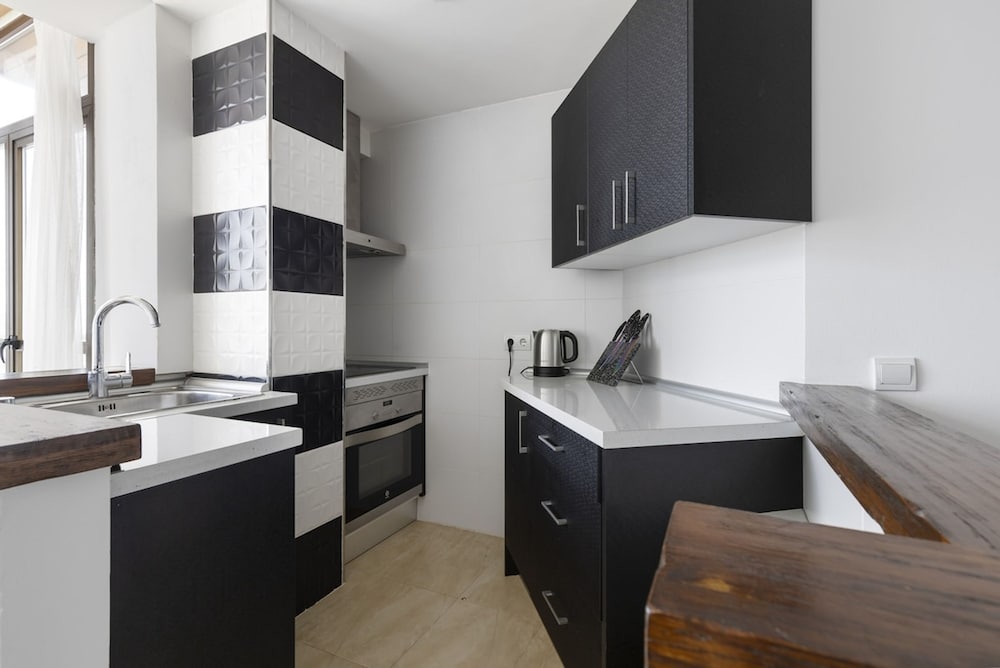 Prime Location Apartment With Seaviews