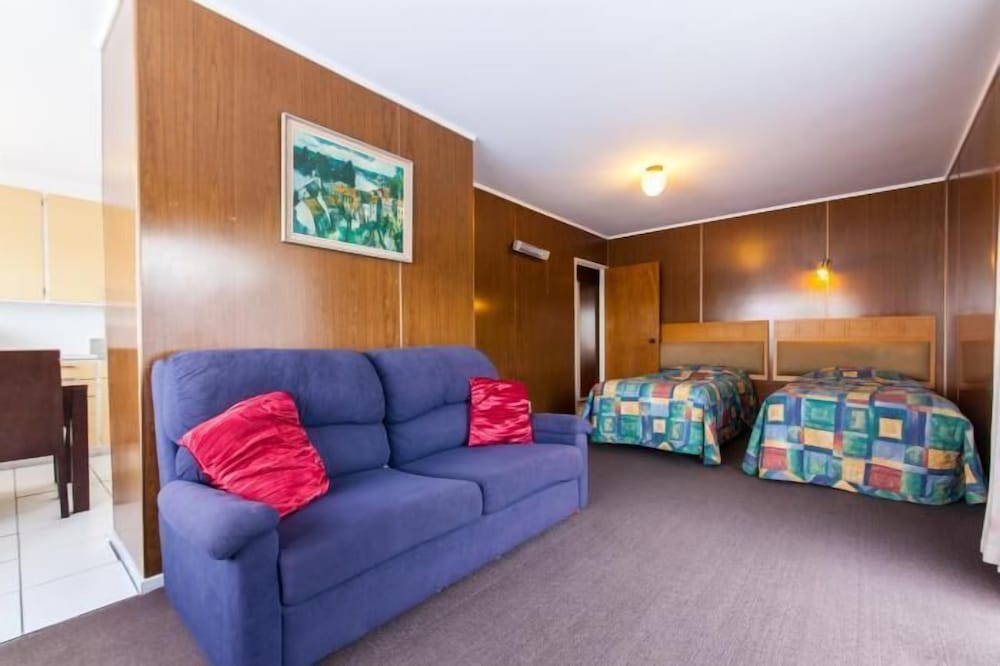 Sunset Lodge Motel