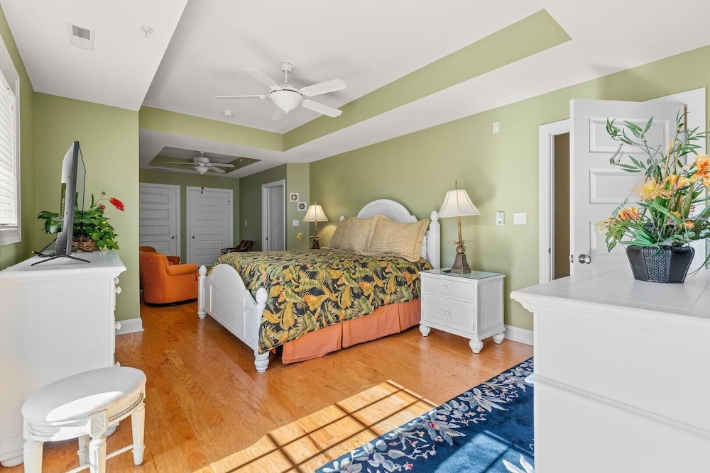The Charleston 201 4 Bedroom Townhouse by RedAwning view 4