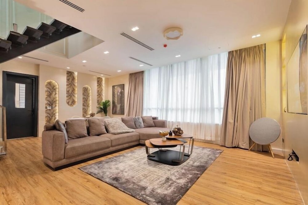 D5 Future Hotel and Apartment
