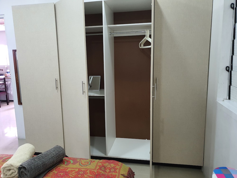 Master Bedroom with Shared Kitchen - view 8