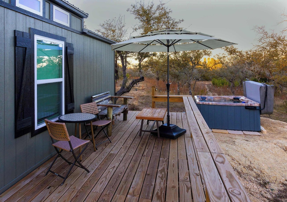 Bison View Secluded Cabin for 6 w/ Hot Tub on Wildlife Sanctuary