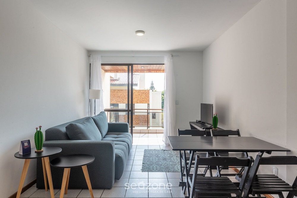 Apt 300m From the Charming Praia Brava Ccu203