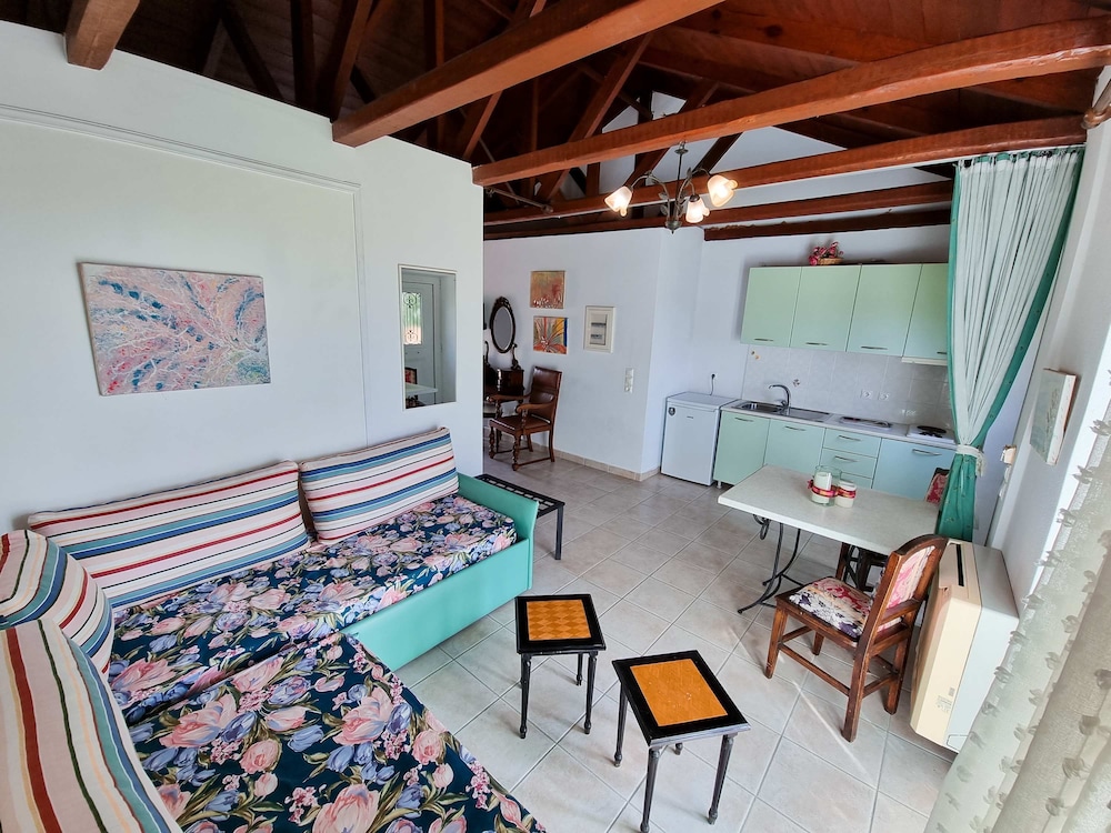 Kefalonia Cozy Nest - Seaview Garden Getaway