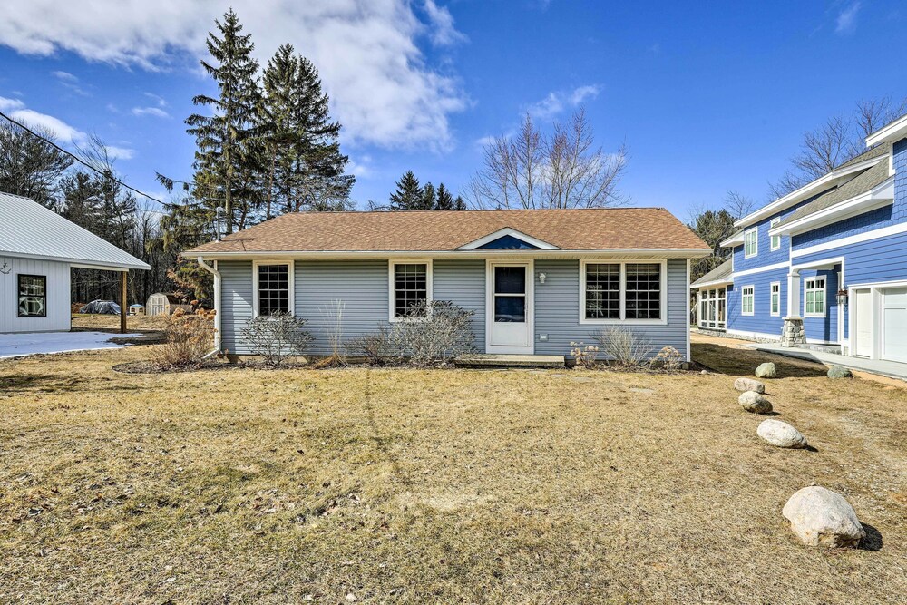 Mears Abode w/ Pool Access, Near Silver Lake! view 5