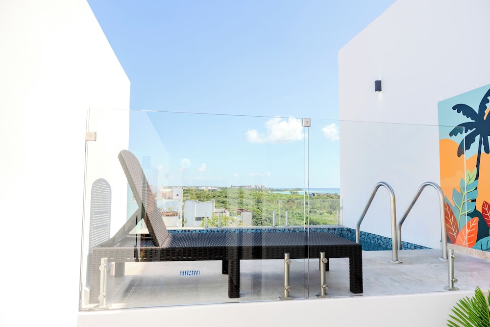 Sea Tower by Casago