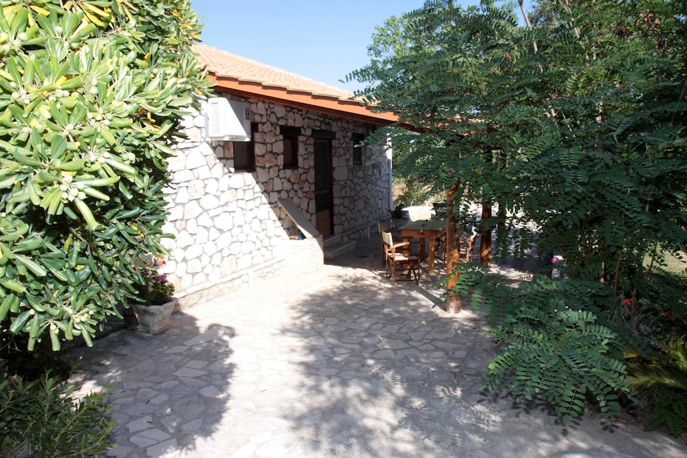 Liuba Houses