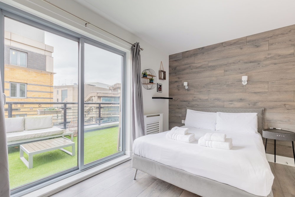 Bright 2 Bedroom Flat in Lambeth With Balcony