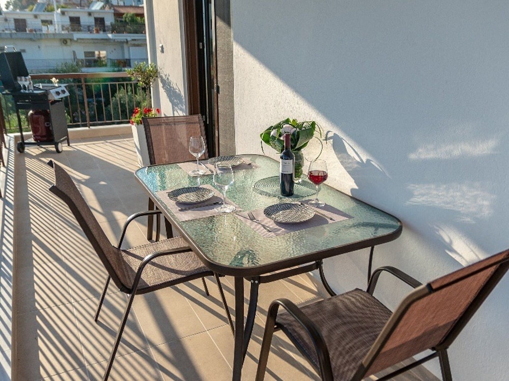 Dimi Seafront Partment by Rentals Pro