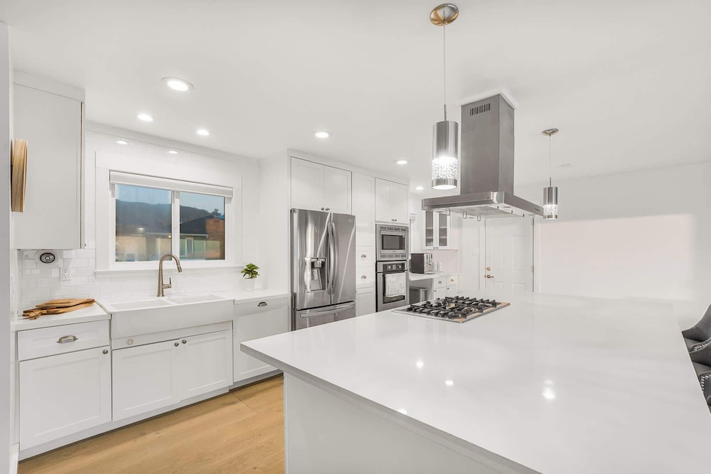 @marbella Lane-oceanfront Retreat w/ Stunning View