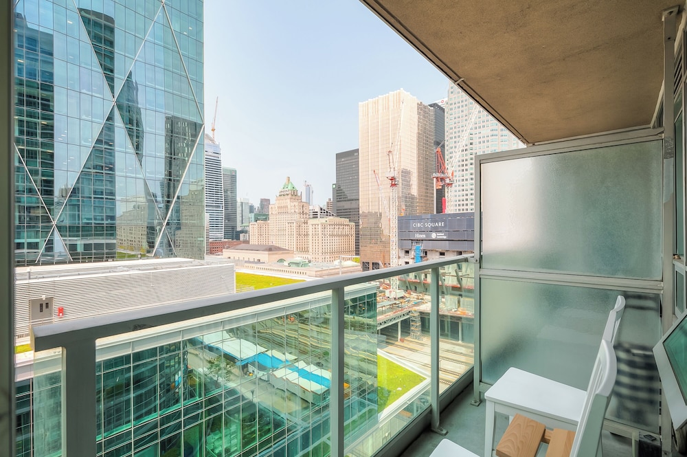 The Yonge Boutique Suites-1