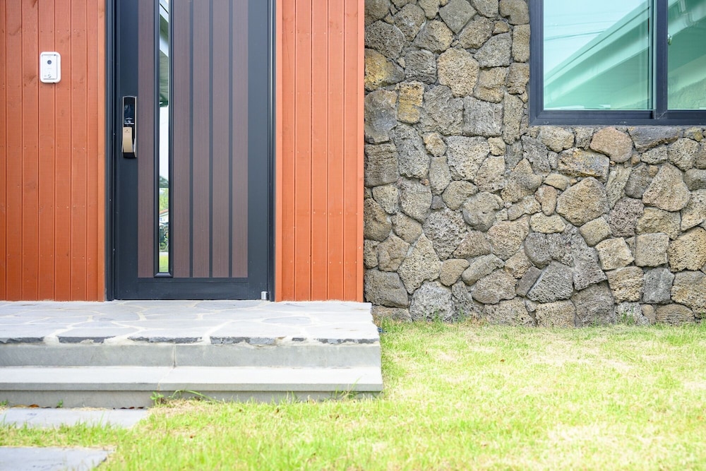 Gimnyeong stonewall Private Pool Villa