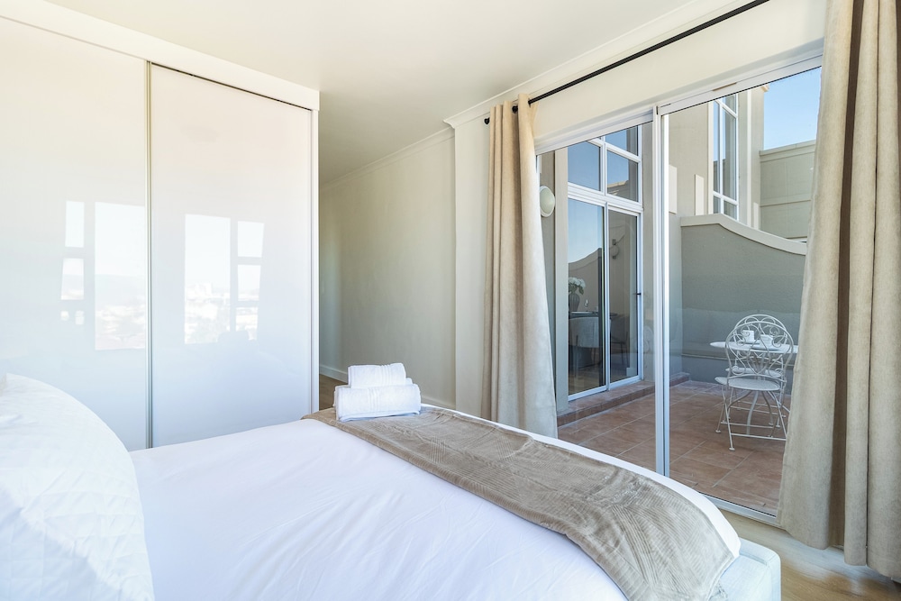 2 Bedroom, Mountain View Penthouse, Century City