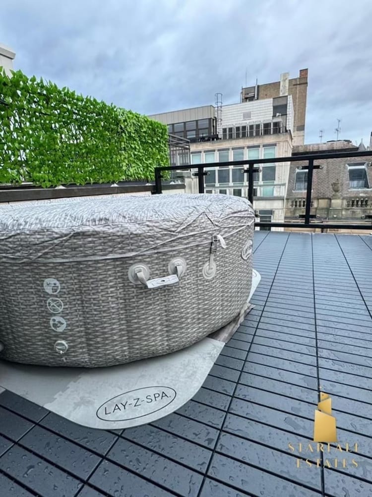 Leeds Apt - Hottub - Sleeps 6 - Special Occasions