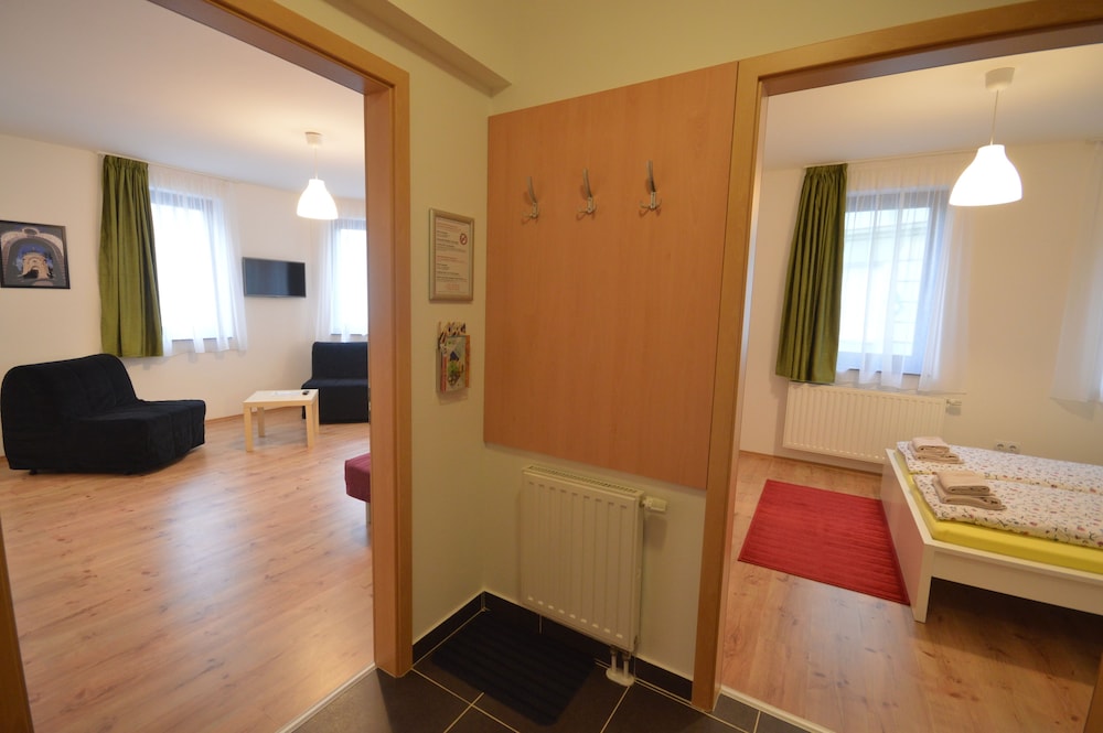 Toldi Apartments