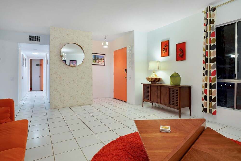 Retro Desert Retreat - Ideal Palm Springs
