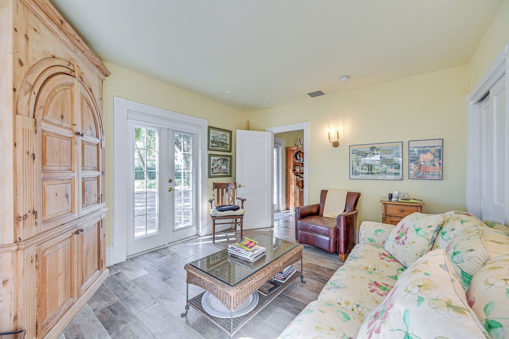 1 Block to Beach - Home w/ Pool in Old Naples!