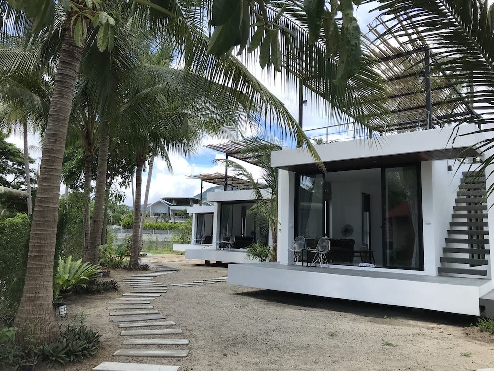 Lennon Maison