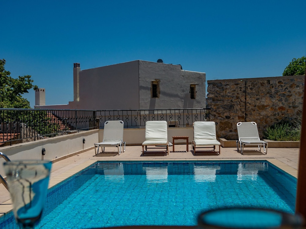 Mylo Villa