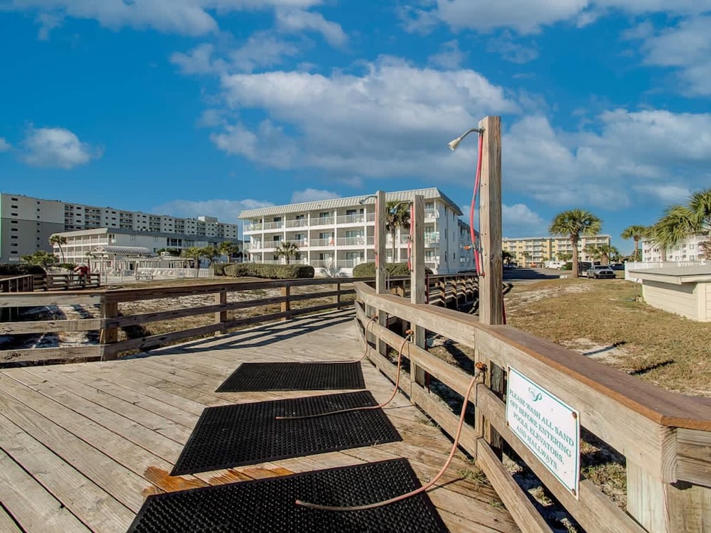 Good Vibes - The Affordable Beach Vacay