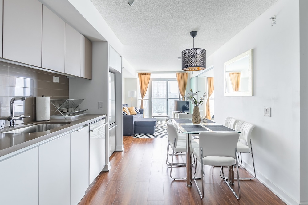 Royal Stays Condominiums - Downtown