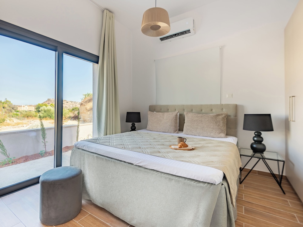 Sanders River Plaza Limassol Apartment