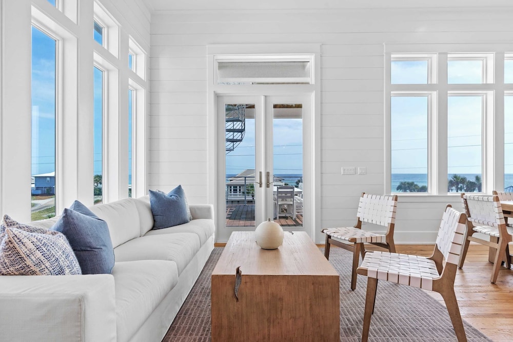 30A Beach Getaway by Avantstay Gulf Views + Pool Golf Cart + Bonfires