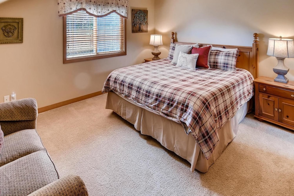 Wintergreen Lodge