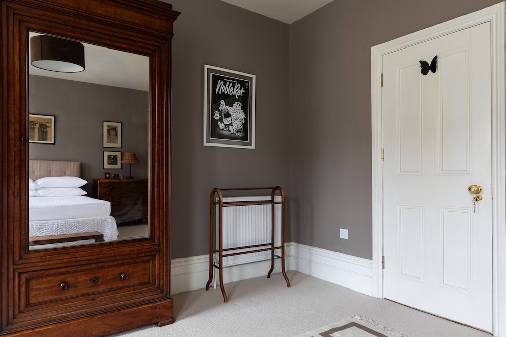 Radipole Road IV by Onefinestay